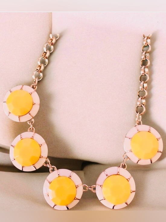 Jewelry - 🔴Yellow and White Statement Necklace